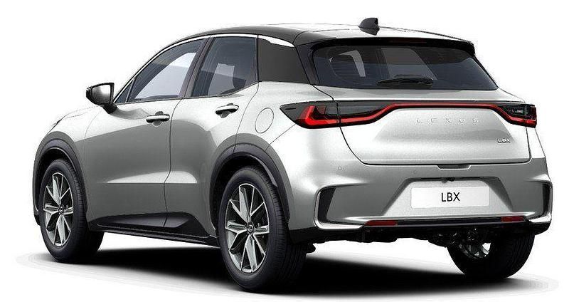 Neu Lexus LBX 136 PS (100 kW) 2025 Silber SUV