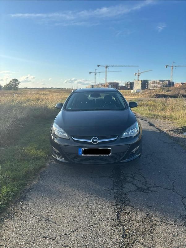 Schwarz Gebraucht 2015 Opel Astra Limousine | 6.999 € (Fairer Preis) - Bild 1/4