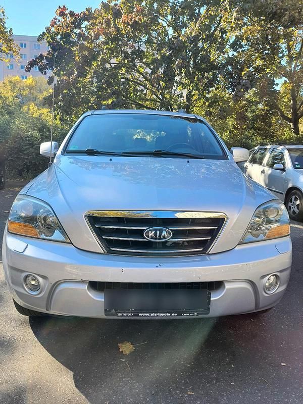 Grau Gebraucht 2008 Kia Sorento 2 SUV | 3.300 € (Fairer Preis) - Bild 1/4