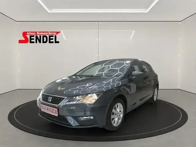 Używany Seat Leon Style 131 KM (96 kW) 2019 Szary Sedan/Limuzyna