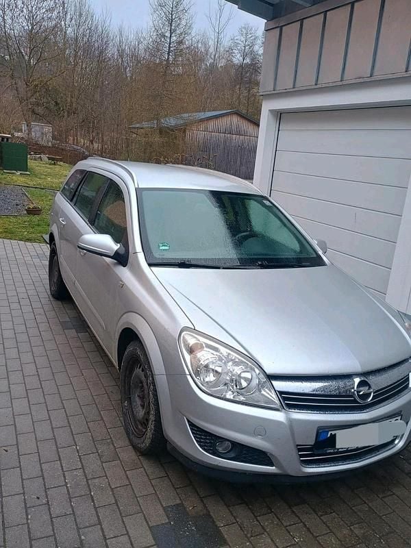 Gebraucht Opel Astra 105 PS (77 kW) 2008 Silber Kombi