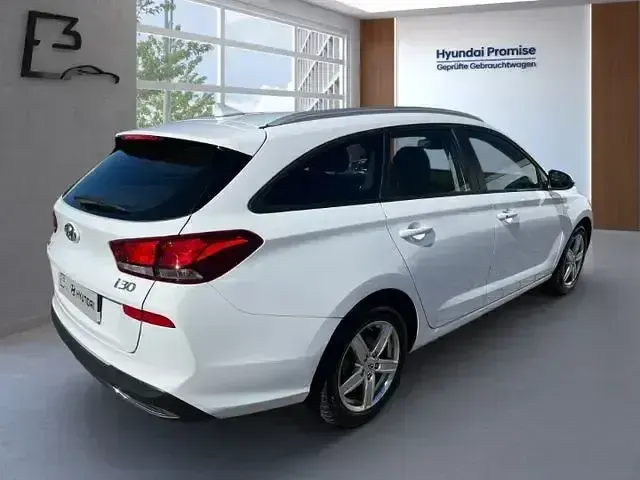 Gebraucht Hyundai i30 Comfort 136 PS (100 kW) 2022 Weiß Kombi