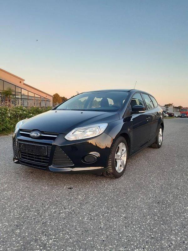 Gebraucht Ford Focus Ambiente 101 PS (74 kW) 2014 Schwarz Kombi