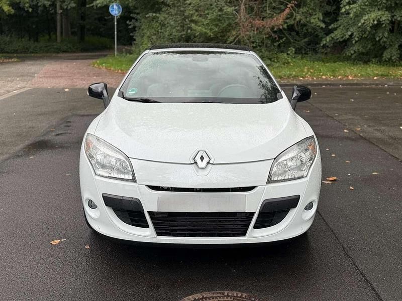Gebraucht Renault Mégane Cabriolet Luxe 131 PS (96 kW) 2012 Weiß Cabrio