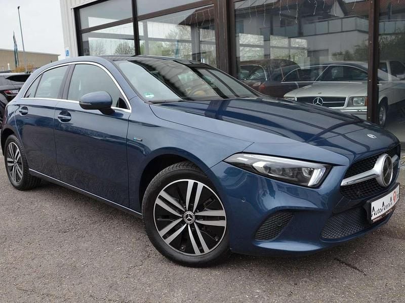 Usata Mercedes A250 160 CV (117 kW) 2020 Blu Utilitaria