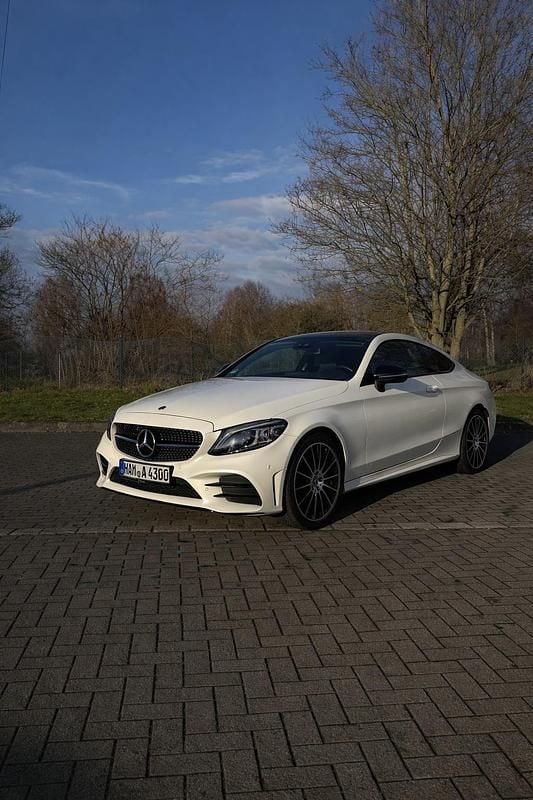 Weiß Gebraucht 2018 Mercedes C400 AMG line Coupé | 38.000 € (Etwas zu teuer) - Bild 1/4