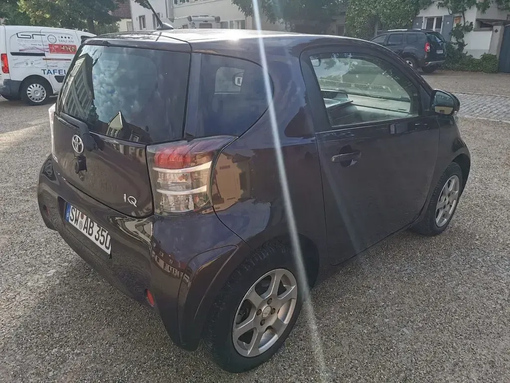 Gebraucht Toyota iQ 68 PS (50 kW) 2009 Violet Kleinwagen
