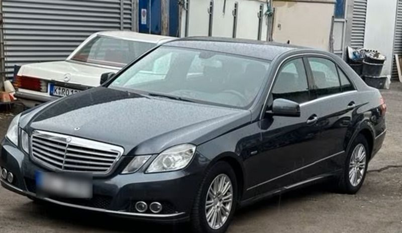 Grau Gebraucht 2010 Mercedes E220 Elegance Limousine | 6.300 € (Fairer Preis) - Bild 1/4