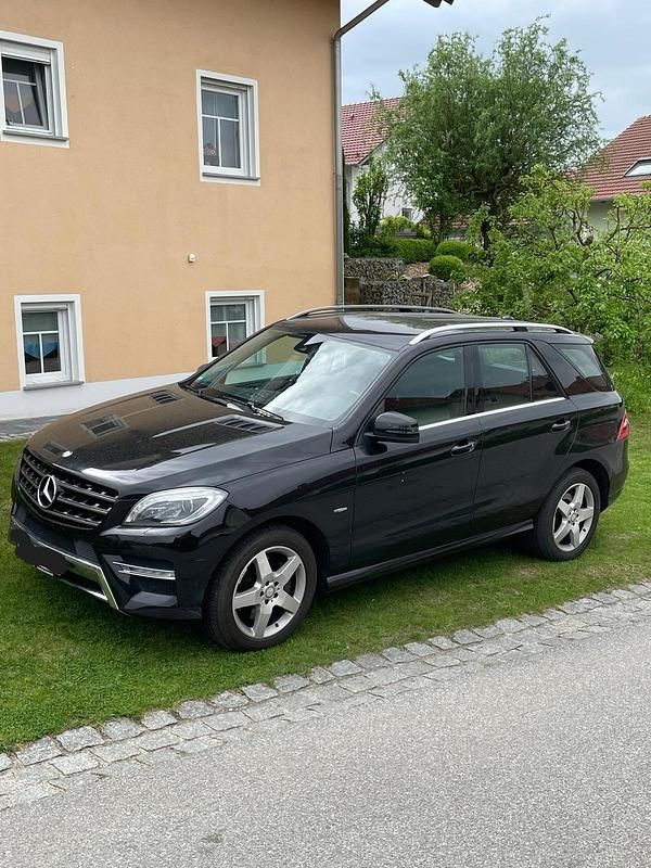 Gebraucht Mercedes ML350 258 PS (189 kW) 2012 Schwarz SUV