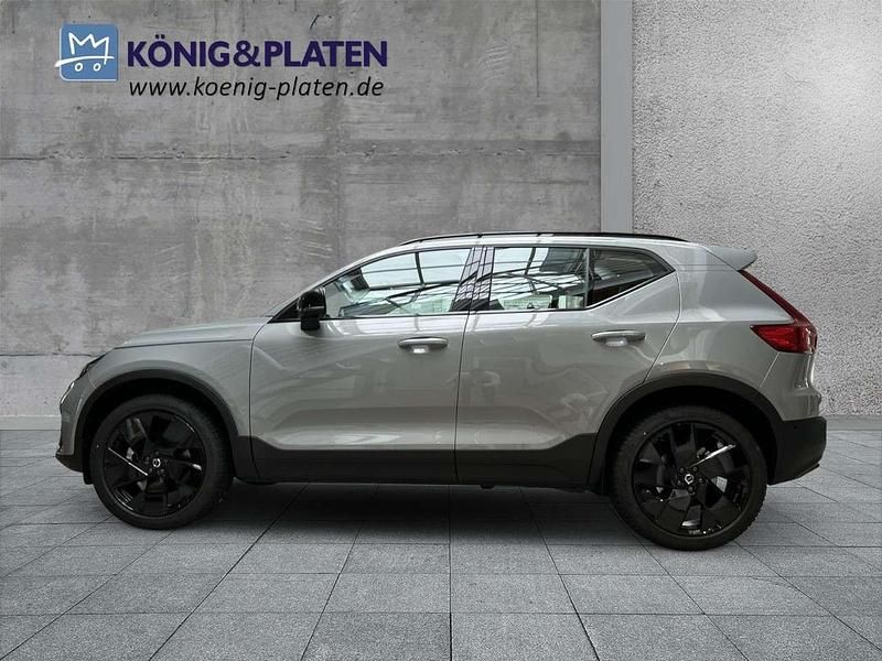 Neu Volvo XC40 Plus 197 PS (144 kW) 2025 Grau SUV