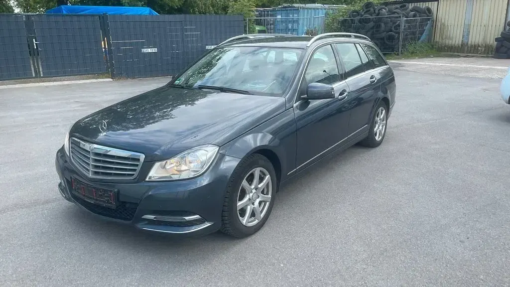 Gebraucht Mercedes C200 Elegance 136 PS (100 kW) 2013 Grau Kombi