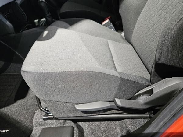 Neu Suzuki Swift Comfort 82 PS (60 kW) 2025 Orange (flame orange pearl metallic) Kleinwagen