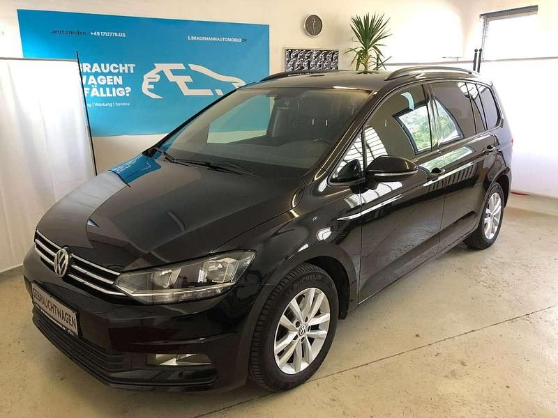 Schwarz Gebraucht 2016 VW Touran Comfortline Van / Kleinbus | 8.950 € (Etwas zu teuer) - Bild 1/4