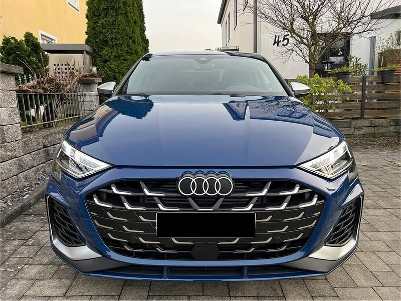 Gebraucht Audi S3 Ambiente 333 PS (244 kW) 2024 Blau Limousine