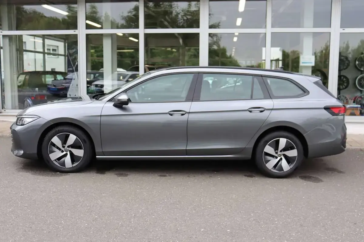 Gebraucht VW Passat 150 PS (110 kW) 2025 Diabasgrau metallic Kombi