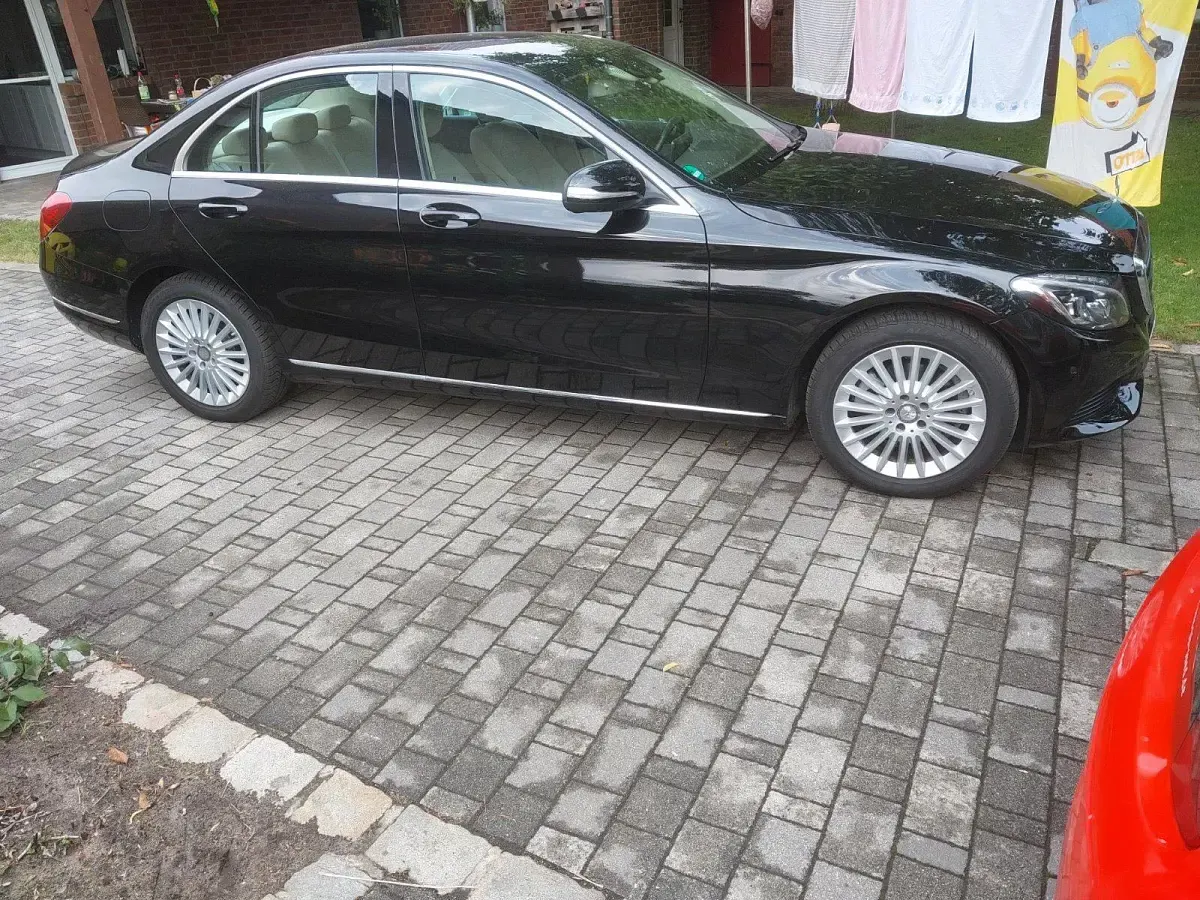 Gebraucht Mercedes C180 156 PS (114 kW) 2015 Schwarz Limousine