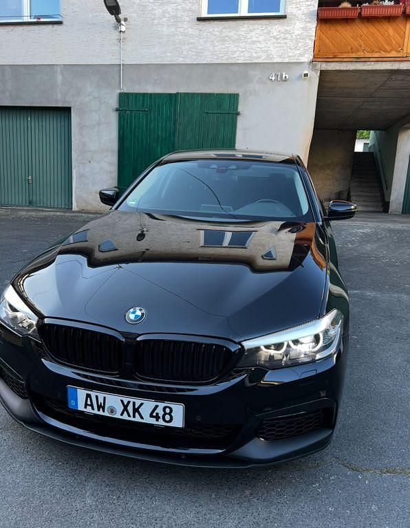 Schwarz Gebraucht 2018 BMW 520 Limousine | 19.200 € (Superpreis) - Bild 1/4