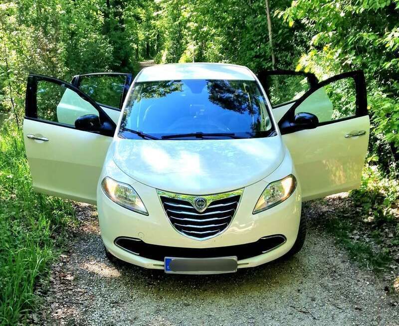Weiß Gebraucht 2012 Lancia Ypsilon Kleinwagen | 5.300 € (Fairer Preis) - Bild 1/4