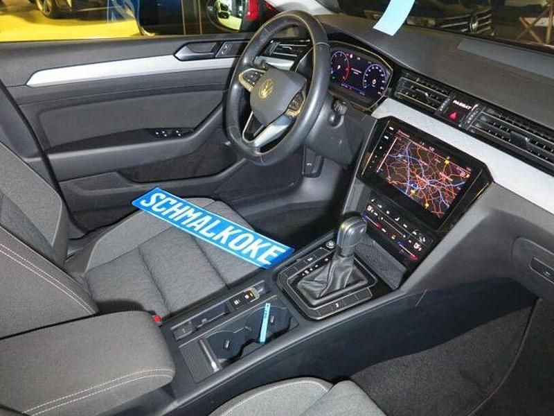 Gebraucht VW Passat Business 122 PS (89 kW) 2023 Tornado red Kombi