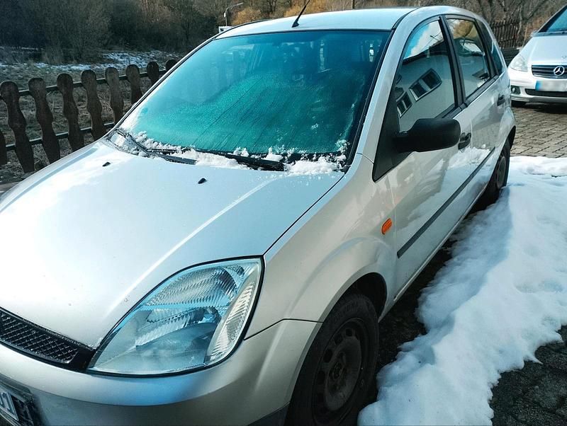 Gebraucht Ford Fiesta 100 PS (73 kW) 2003 Silber Kleinwagen