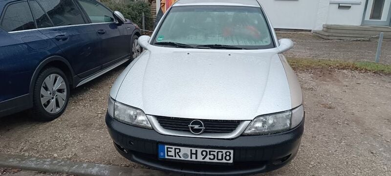 Silber Gebraucht 1998 Opel Vectra Limousine | 900 € (Superpreis) - Bild 1/4