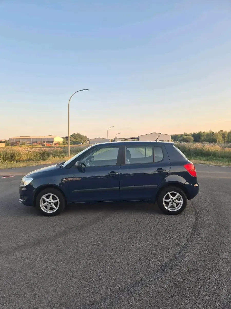 Gebraucht Skoda Fabia Cool Edition 60 PS (44 kW) 2012 Blau Limousine