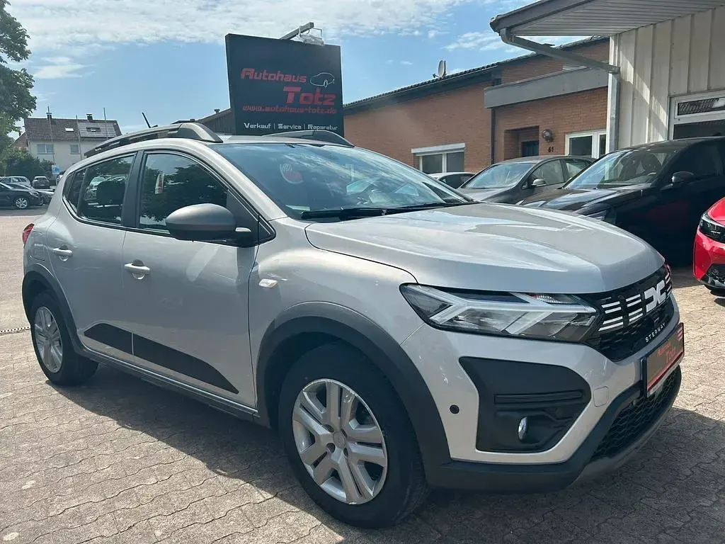 Gebraucht Dacia Sandero Expression 101 PS (74 kW) 2023 Grau SUV