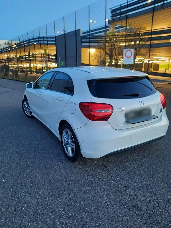 Gebraucht Mercedes A160 109 PS (80 kW) 2017 Weiß Limousine