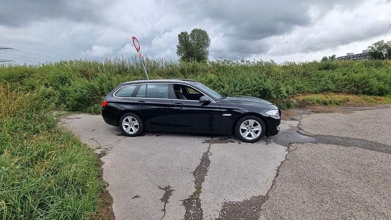 Schwarz Gebraucht 2011 BMW 530 Kombi | 9.500 € (Fairer Preis) - Bild 1/4