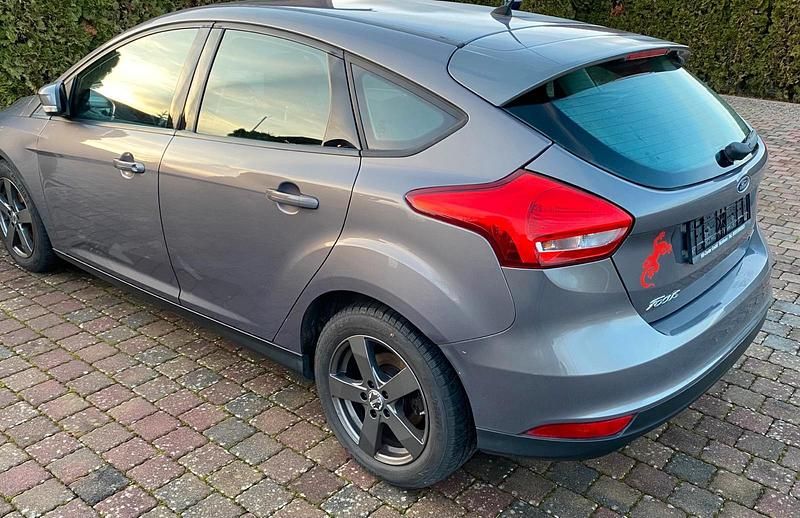 Gebraucht Ford Focus Business Edition 125 PS (91 kW) 2016 Grau Limousine