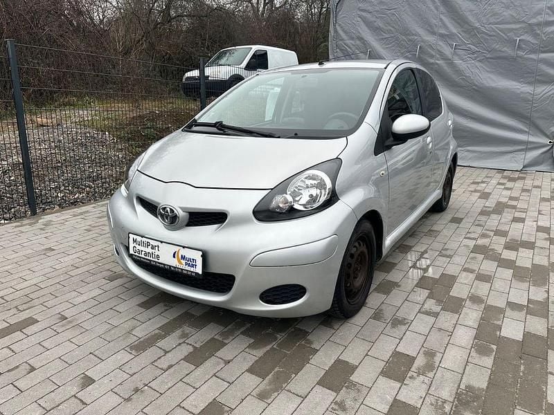 Gebraucht Toyota Aygo Edition 68 PS (50 kW) 2011 Silber Kleinwagen