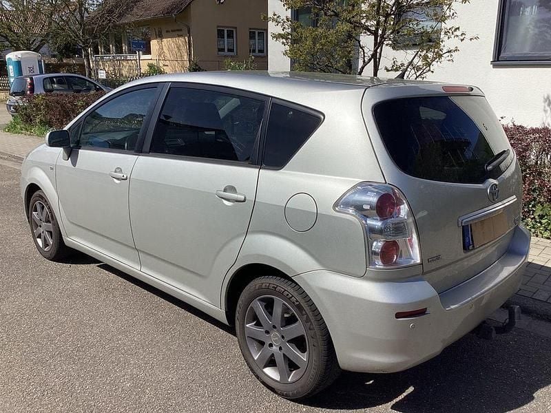 Gebraucht Toyota Corolla Verso Team 129 PS (94 kW) 2009 Silber Van / Kleinbus