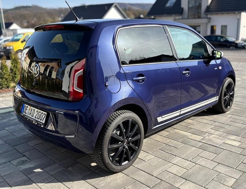 Second-hand VW up! 60 CP (44 kW) 2016 Albastru Hatchback
