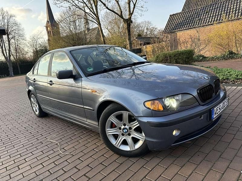 Gebraucht BMW 320 150 PS (110 kW) 2002 Blau Limousine