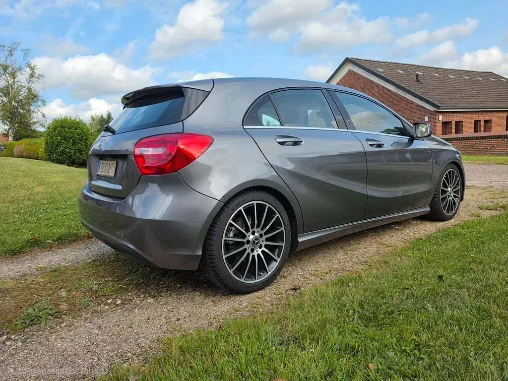 Gebraucht Mercedes A180 122 PS (89 kW) 2014 Grau Kleinwagen