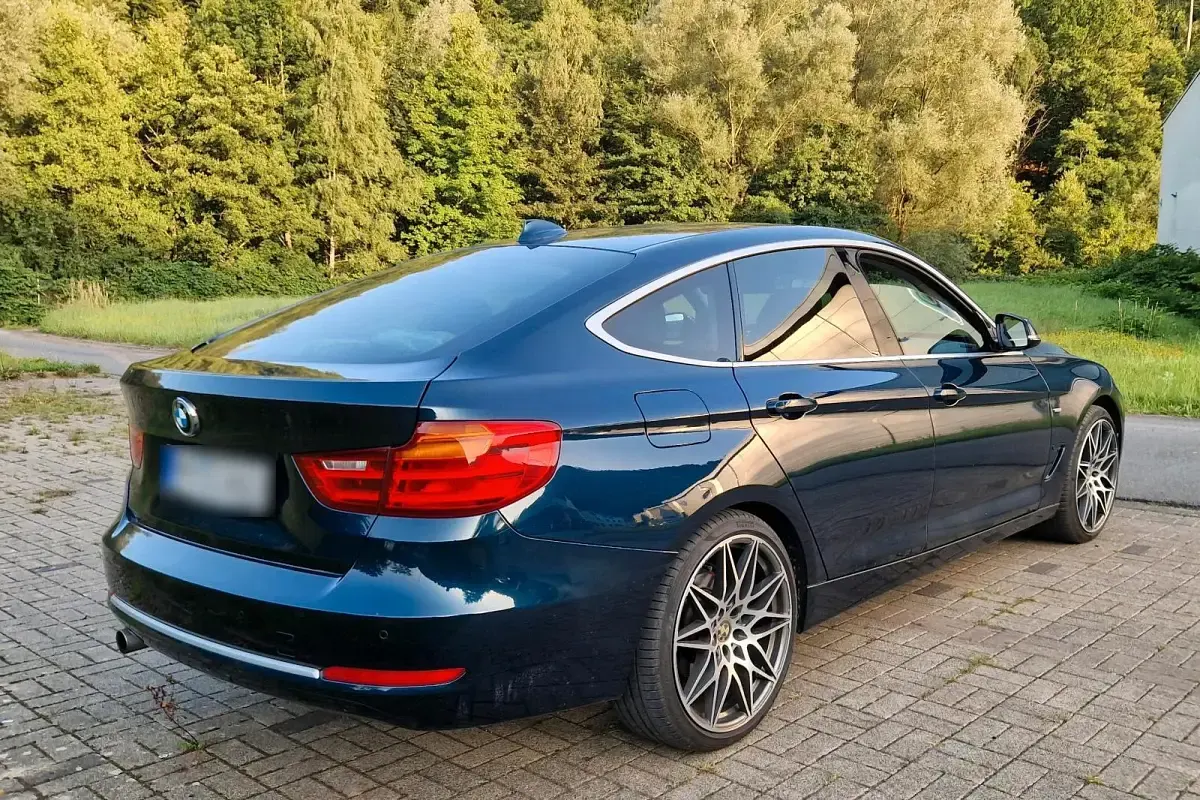 Gebraucht BMW 318 Gran Turismo 143 PS (105 kW) 2014 Blau Limousine