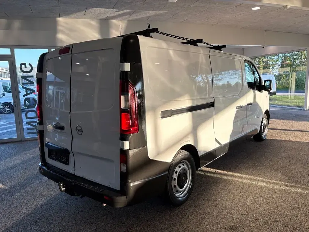 Używany Opel Vivaro 120 KM (88 kW) 2016 Biały Minivan