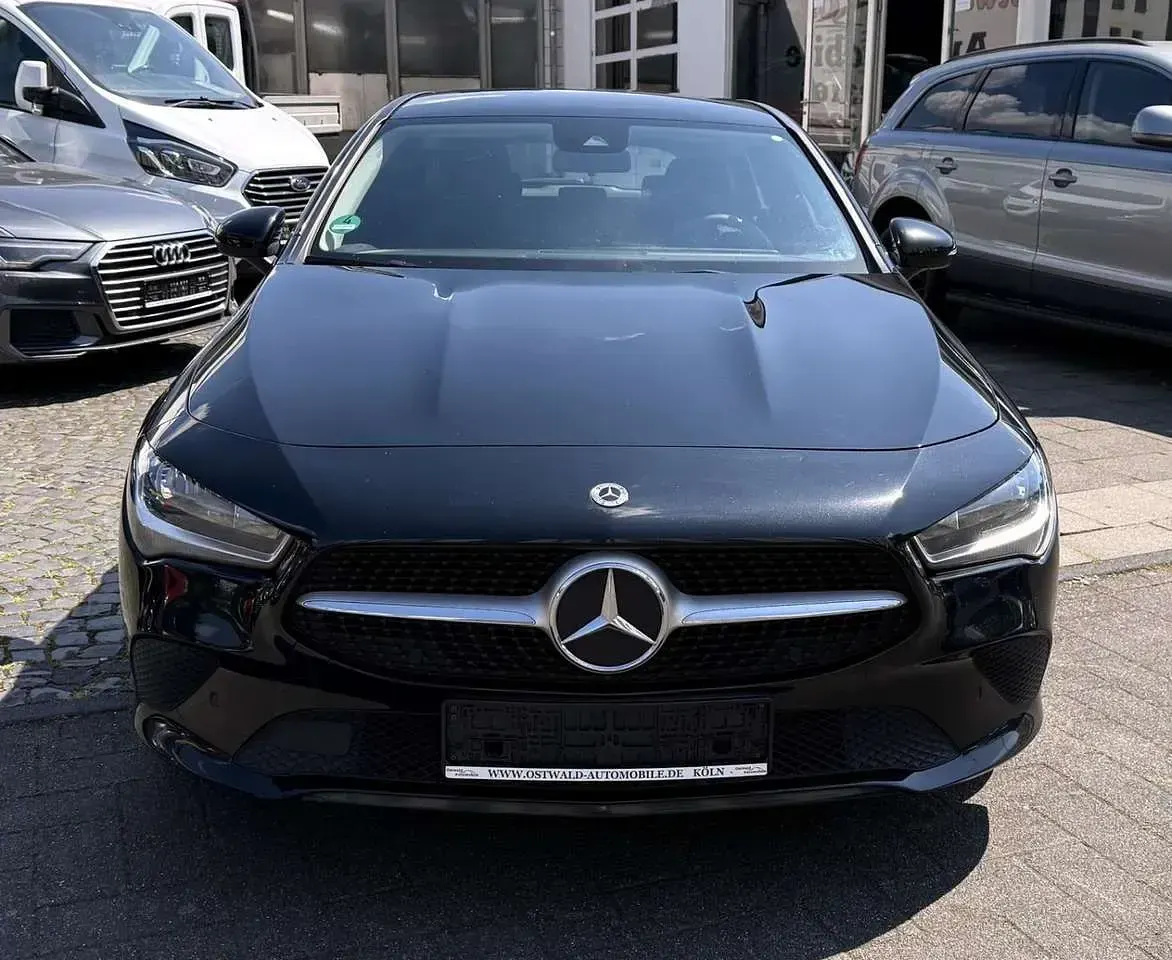 Gebraucht Mercedes CLA180 136 PS (100 kW) 2022 Kosmosschwarz Limousine