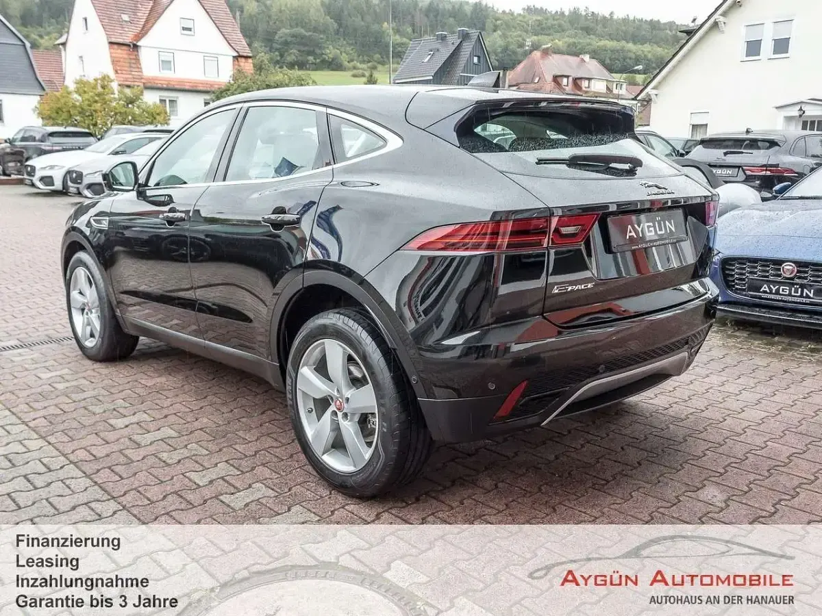 Używany Jaguar E-Pace S 163 KM (119 kW) 2021 Czarny SUV