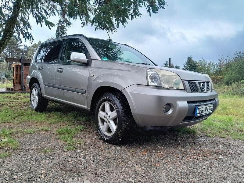 Grau Gebraucht 2004 Nissan X-Trail SUV | 2.500 € (Fairer Preis) - Bild 1/4
