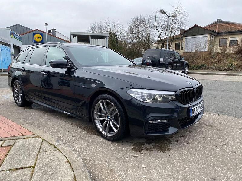 Schwarz Gebraucht 2017 BMW 520 M Sport Kombi | 17.490 € (Etwas zu teuer) - Bild 1/4
