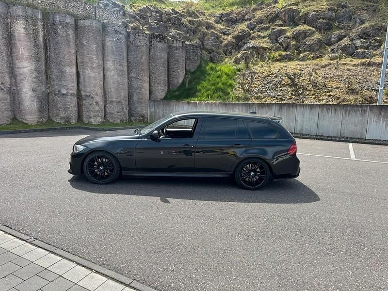 Używany BMW 330 M Sport 2010 Czarny Kombi