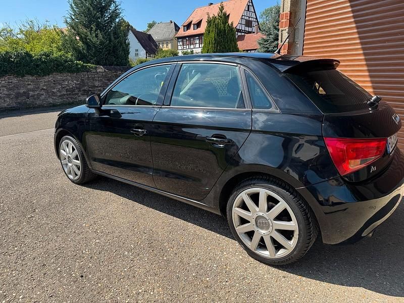Schwarz Gebraucht 2012 Audi A1 Sportback Attraction Kleinwagen | 8.200 € (Fairer Preis) - Bild 1/4