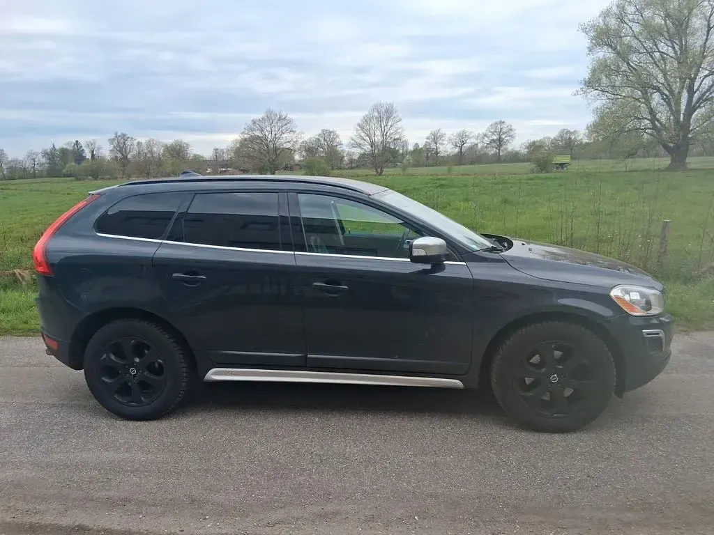 Gebraucht Volvo XC60 R-Design 163 PS (119 kW) 2011 Grau SUV