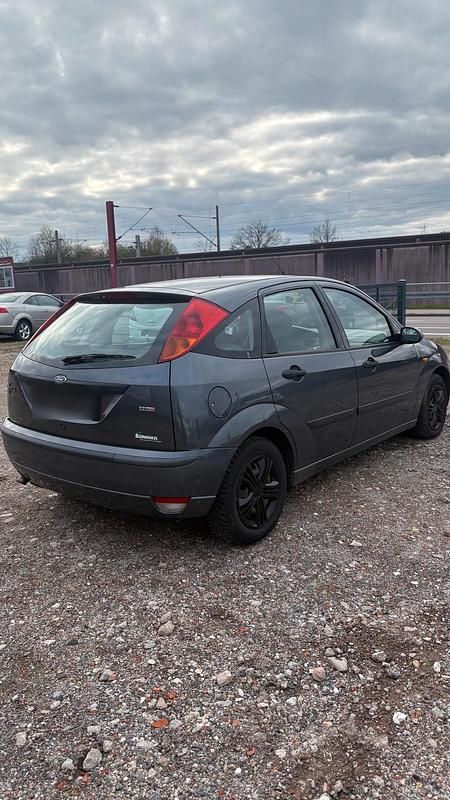 Gebraucht Ford Focus 115 PS (84 kW) 2002 Grau Kleinwagen