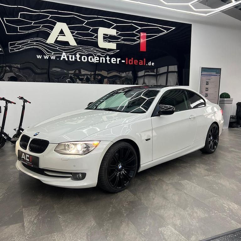 Weiß Gebraucht 2012 BMW 320 Performance Coupé | 8.990 € (Superpreis) - Bild 1/4