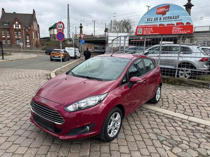 Gebraucht Ford Fiesta Trend 82 PS (60 kW) 2013 Rot Kleinwagen
