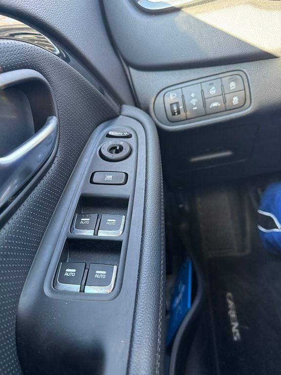 Gebraucht Kia Carens Spirit 135 PS (99 kW) 2015 Blau Van / Kleinbus