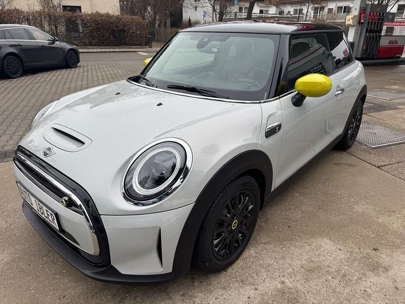 Silber Gebraucht 2022 Mini Cooper SE Kleinwagen | 17.900 € (Guter Preis) - Bild 1/4