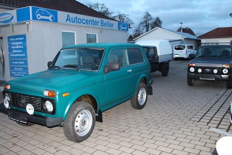 Gebraucht Lada niva 83 PS (61 kW) 2012 Grün SUV